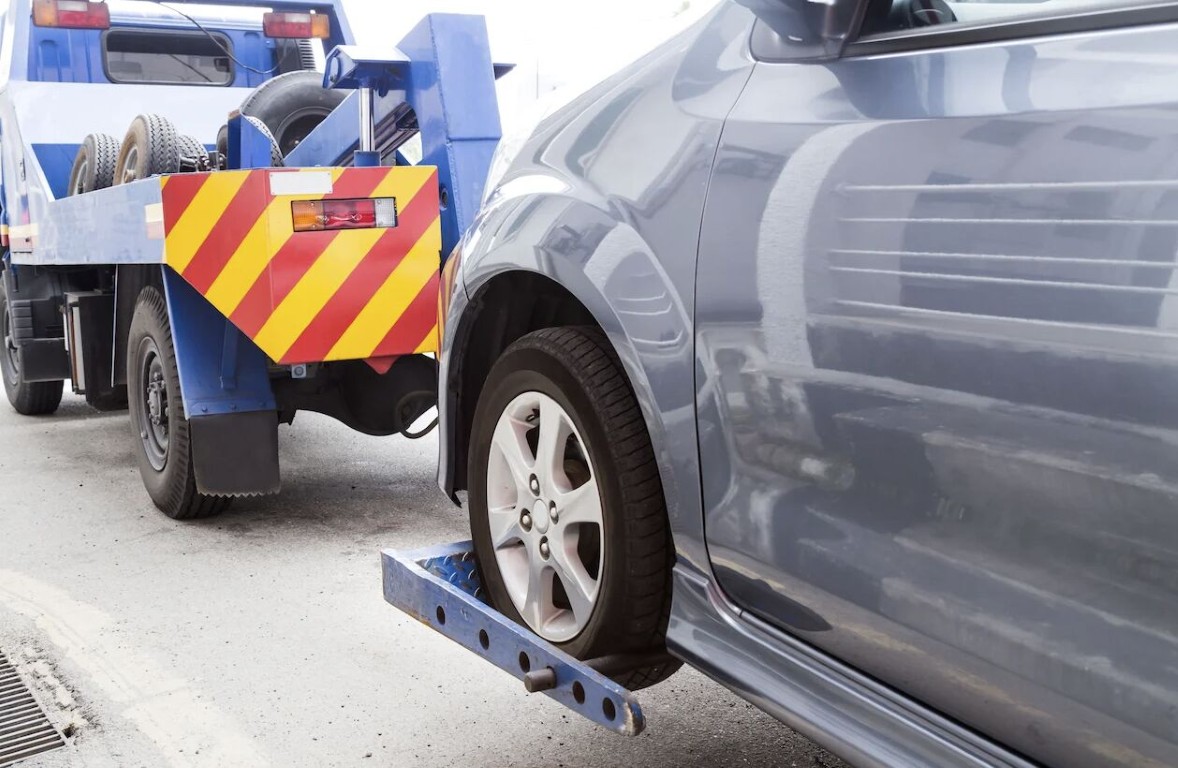 Heavy-duty towing for commercial vehicles and large trucks in Woodridge, IL